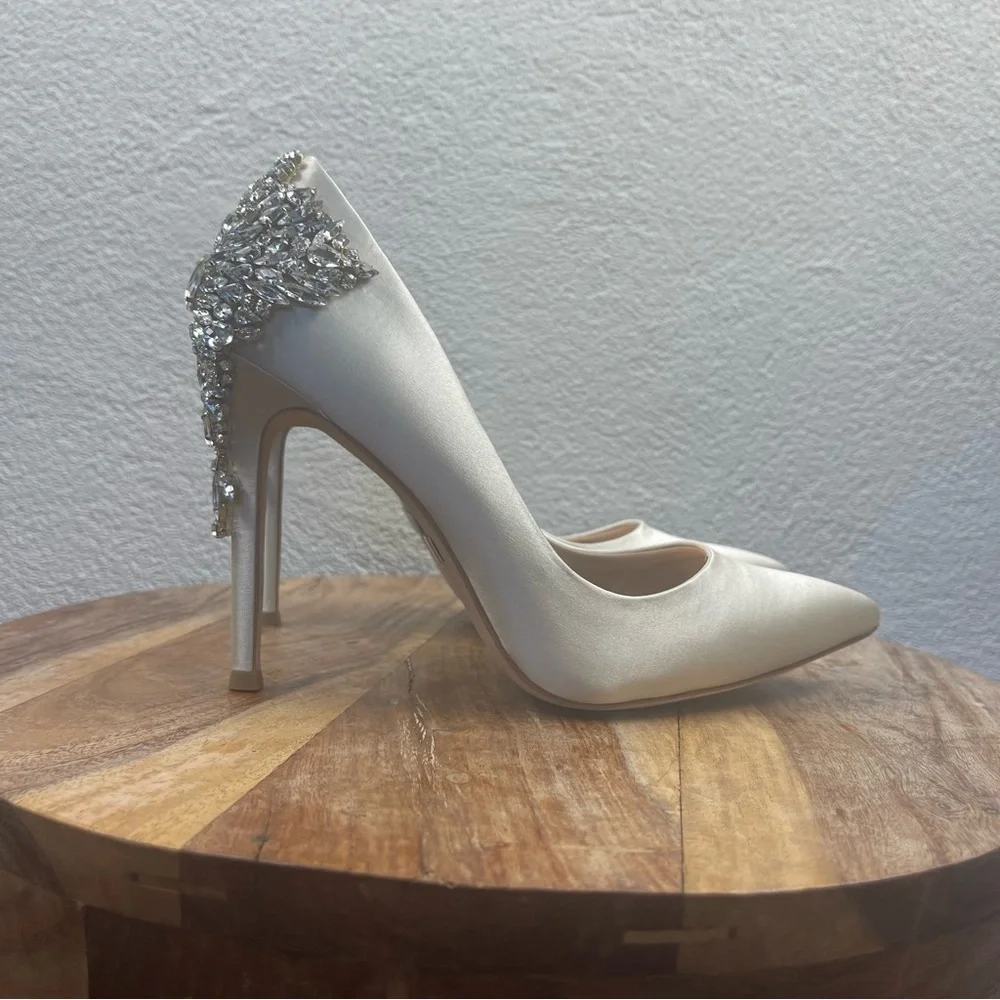 Badgley Mischka l 7.5 Gorgeous Ivory Rhinestone Embellished Bridal Wedding Heels